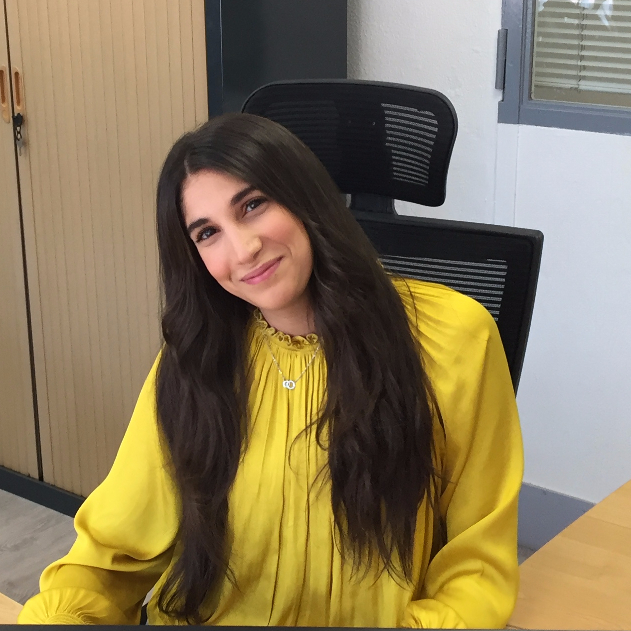 Cyrine AJROUD Chargée de Clientèle