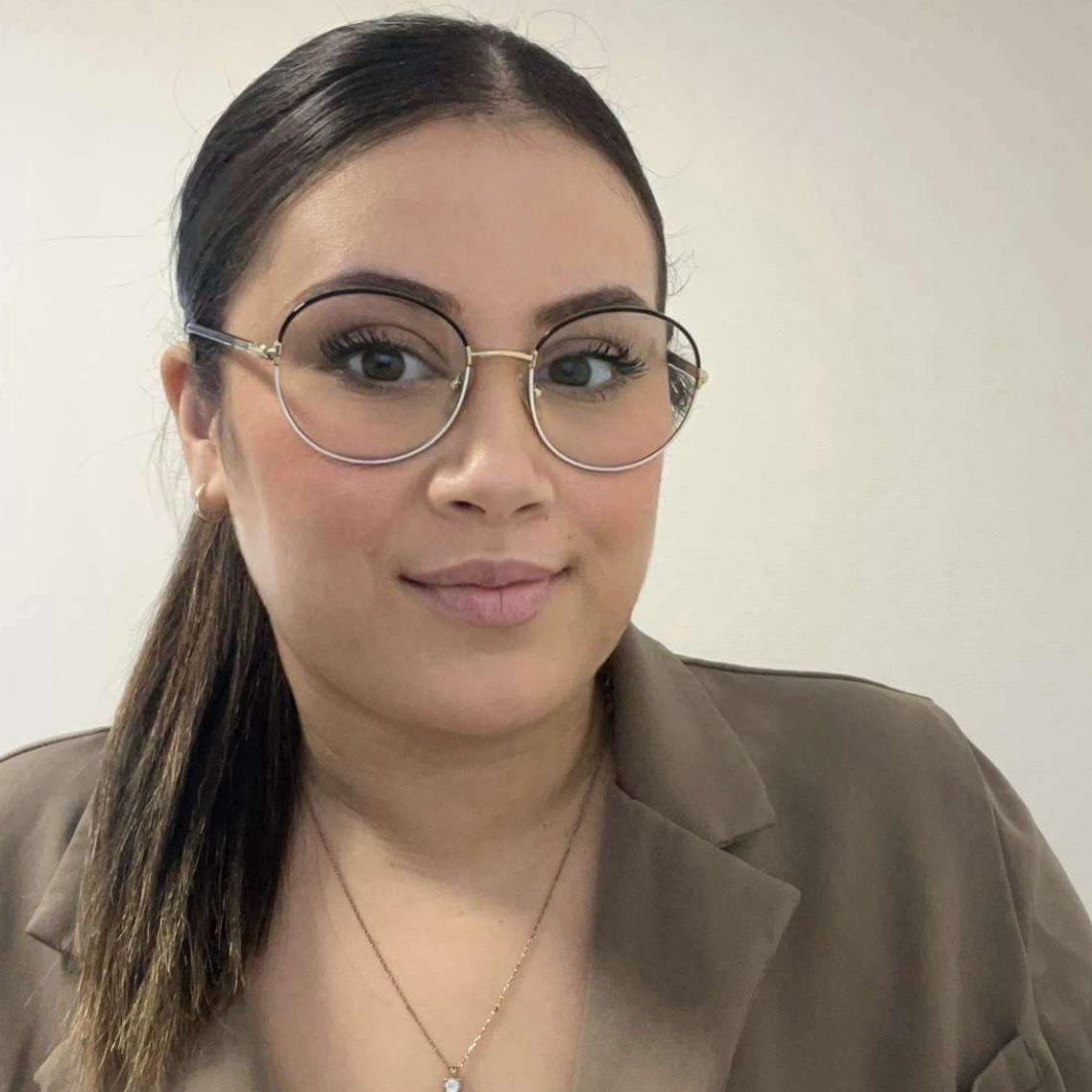 Nora LACHHAB  Collaboratrice d'agence