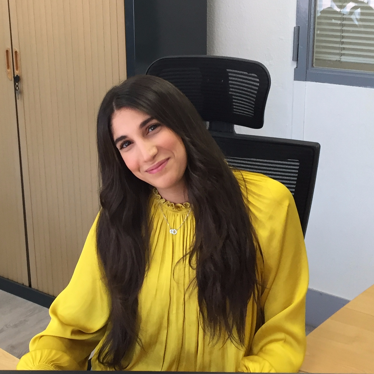 Cyrine AJROUD Chargée de Clientèle