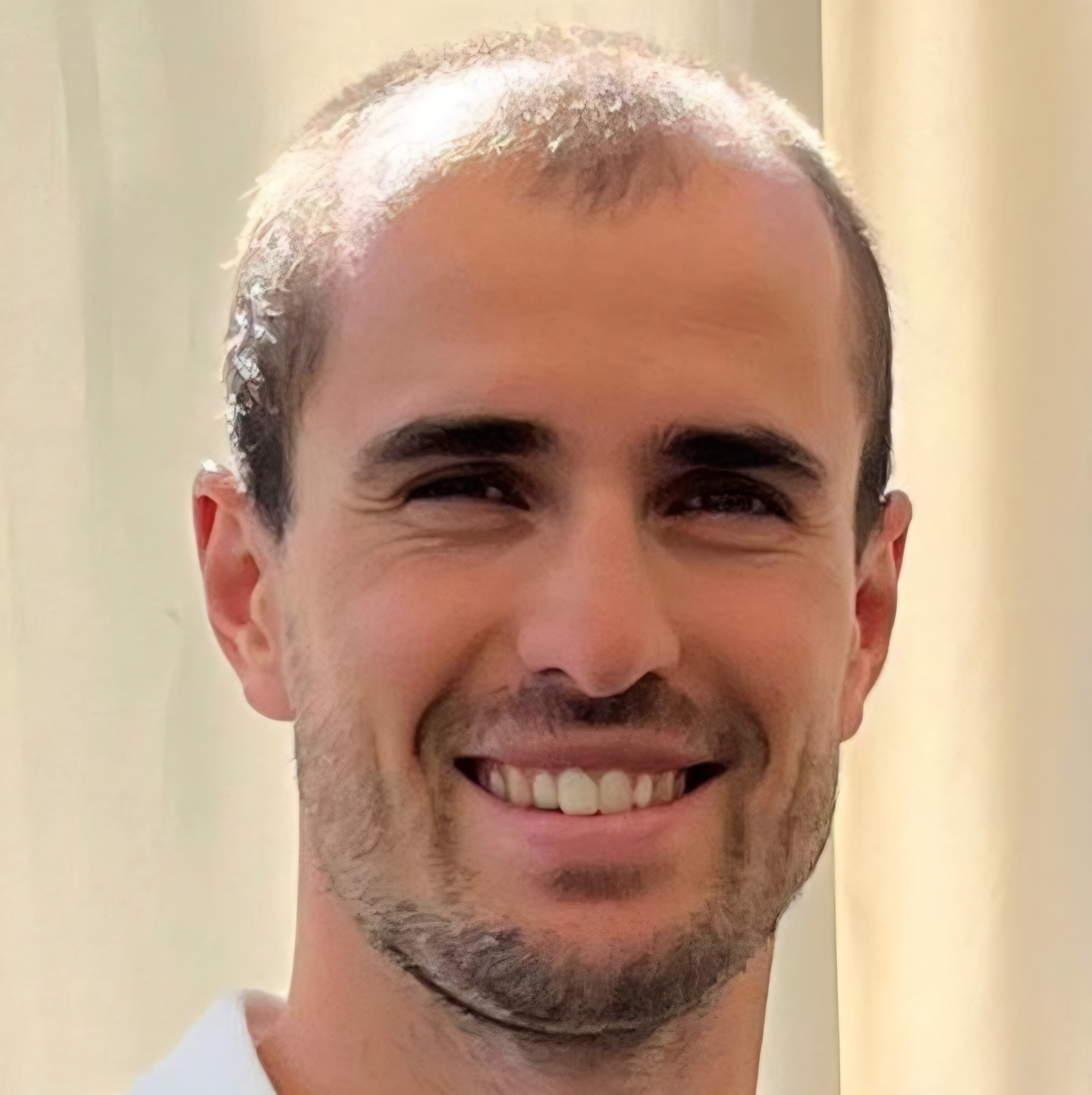 Hugo Collaborateur commercial