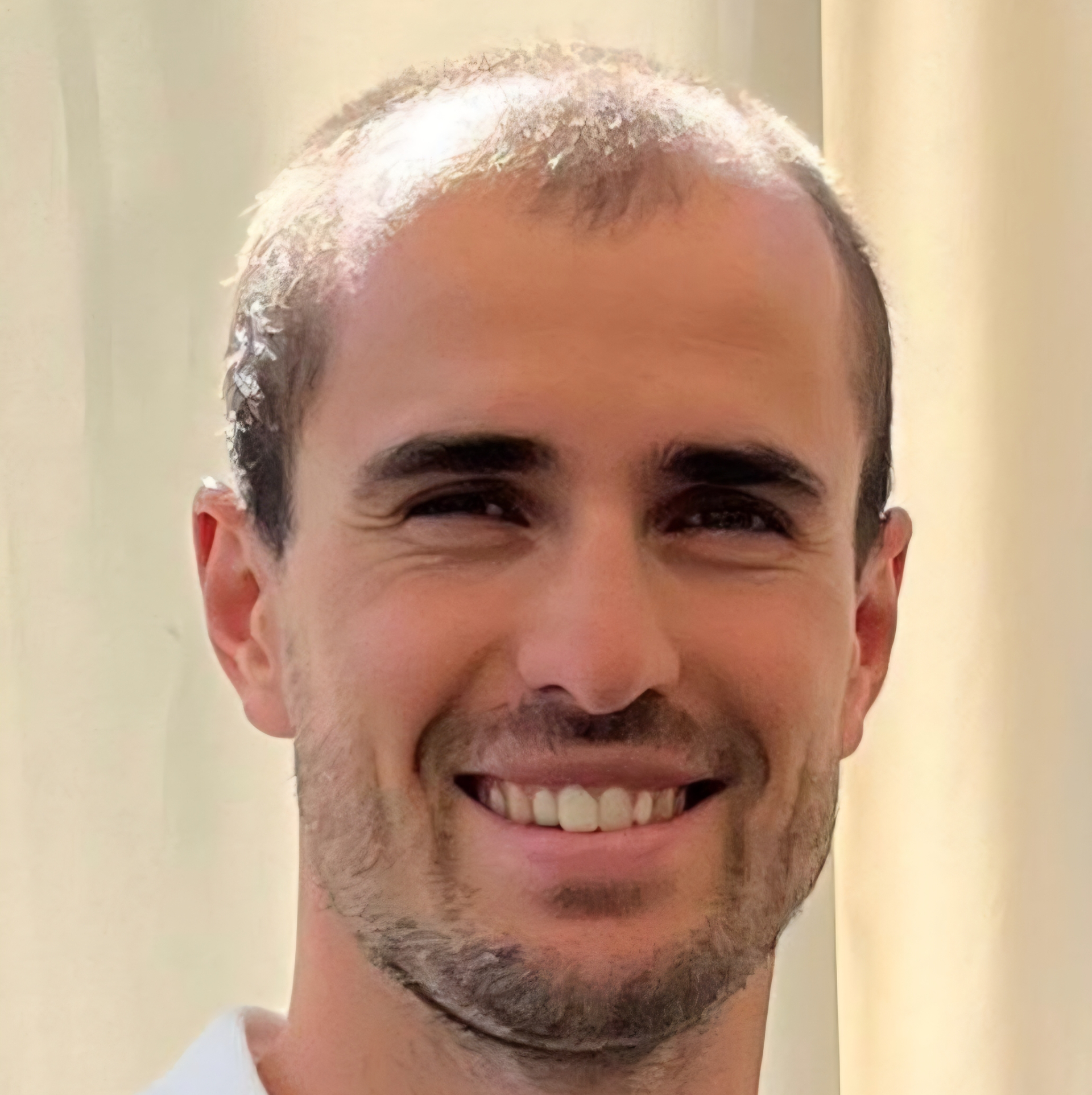 Hugo Collaborateur commercial