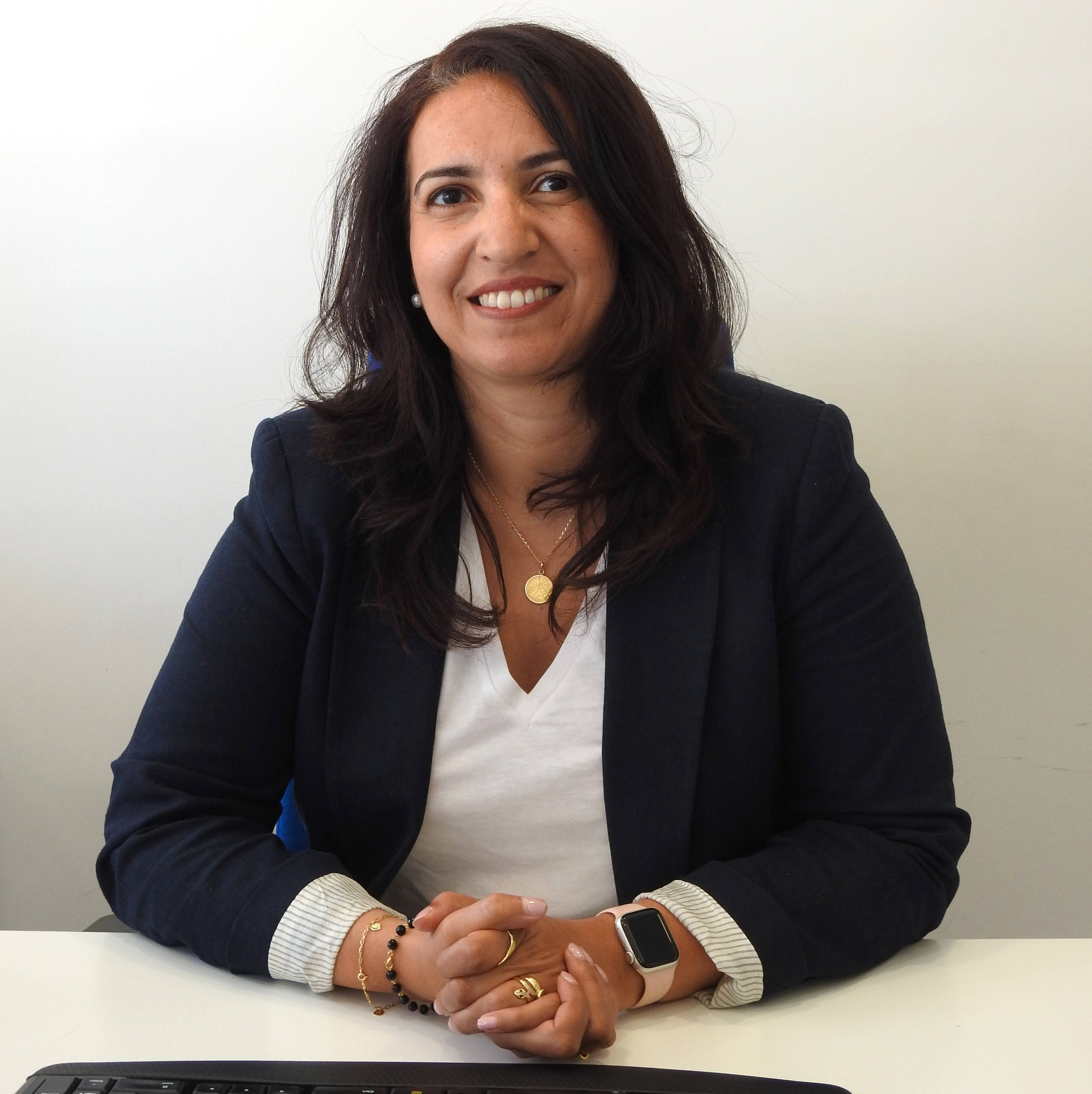 Nadia MAZOUZE Chargée de clientèle