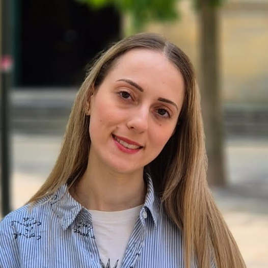 Laura Janowski Chargée de clientèle
