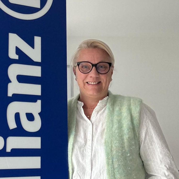 Véronique Stievenard  Attachée d'agence 