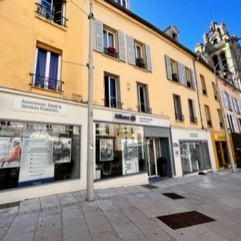 Nadia MOKHTARI  Chargée de clientèle Particuliers