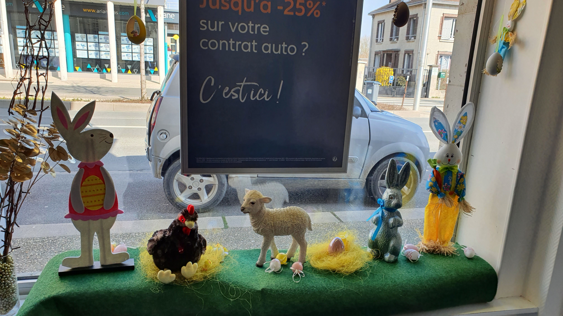 Vitrine de Pâques 2021  de l'agence  Allianz LAON LE NAIN - Dominique BERNARD
